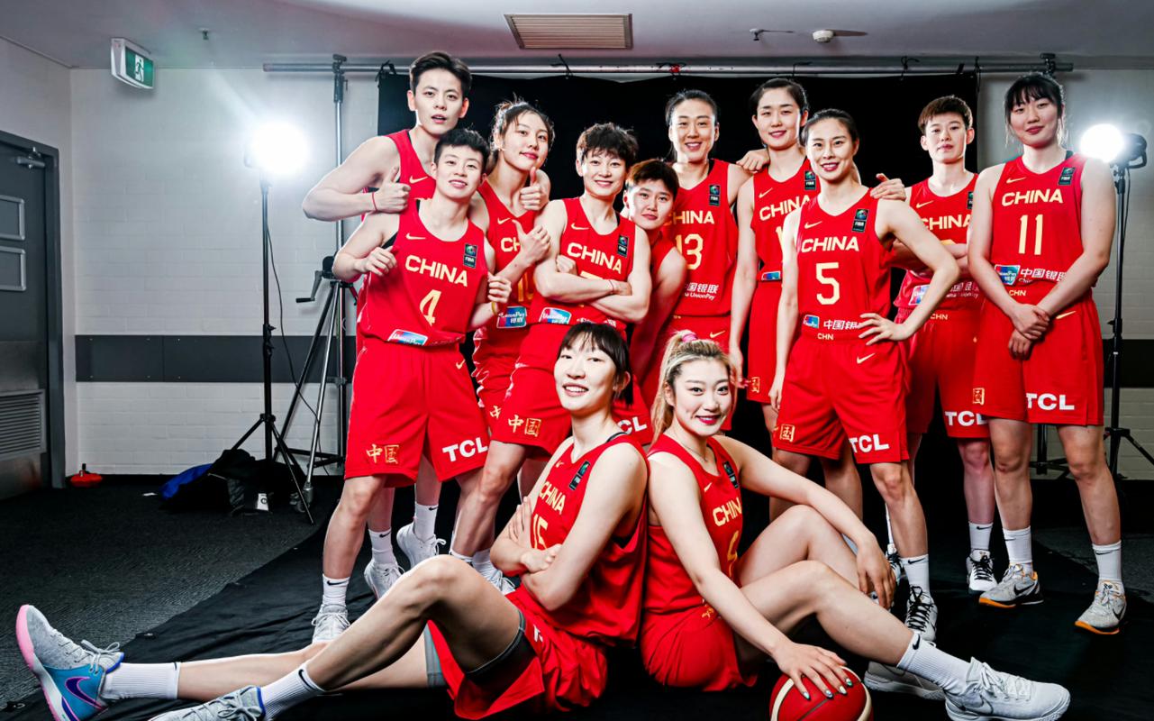 中国女篮半决赛直播