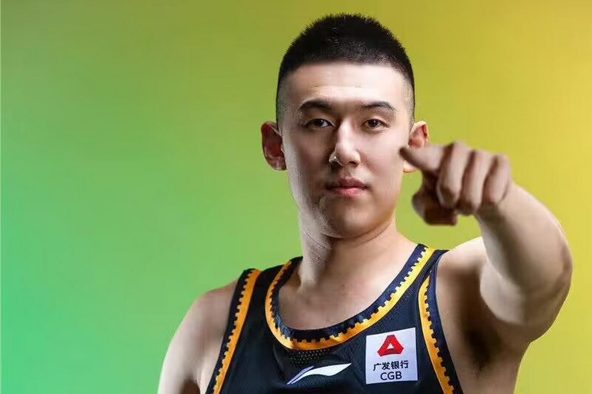 男篮热身赛直播香港东方队