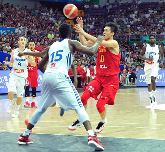 中国男篮vs法国的相关图片
